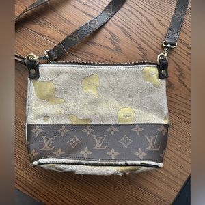 Small cowhair LV recycled material purse
